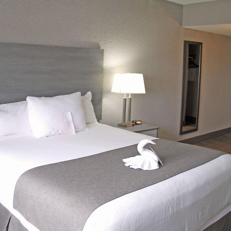 Ramada By Wyndham Edmonton Yellowhead Nw Extérieur photo