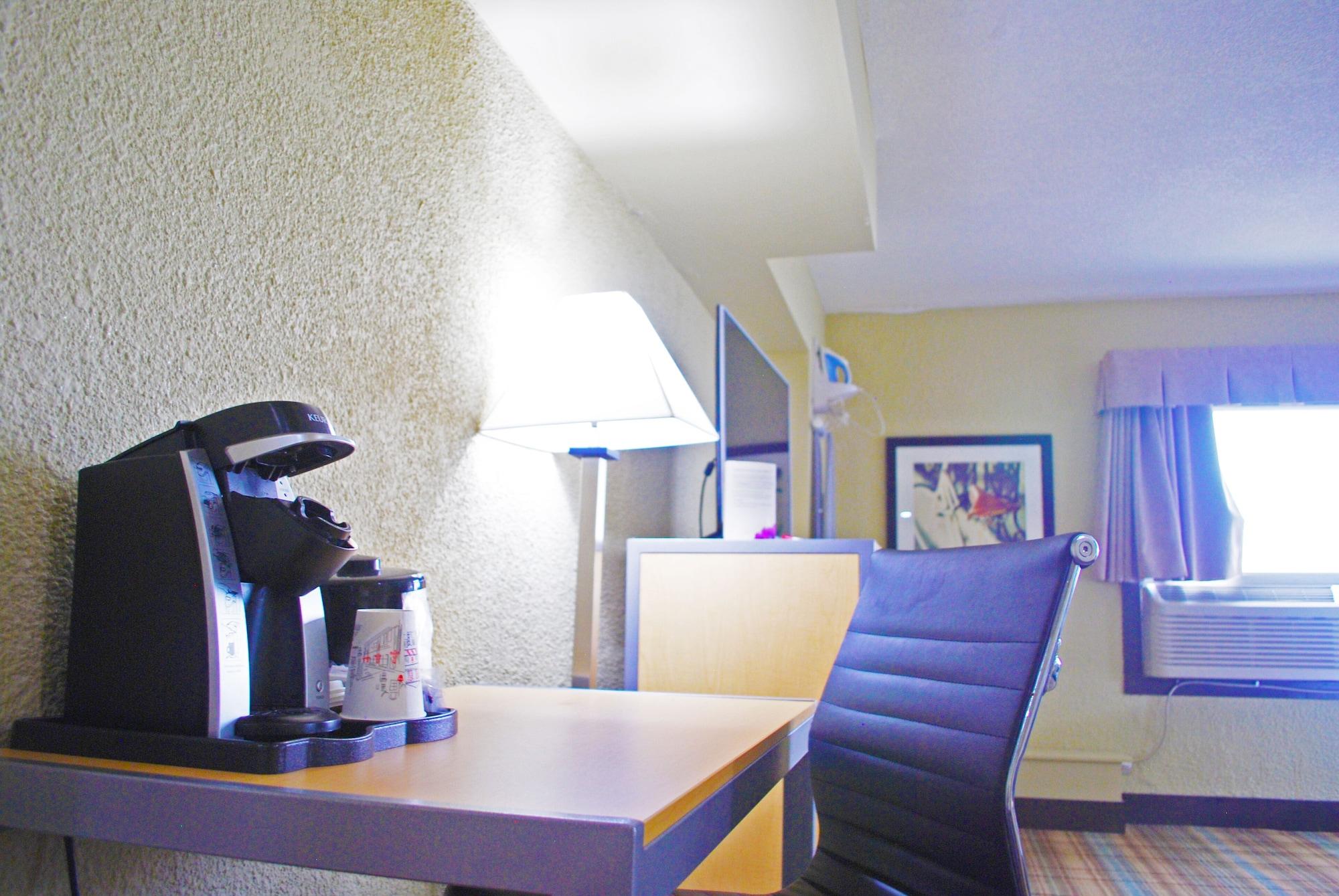Ramada By Wyndham Edmonton Yellowhead Nw Extérieur photo