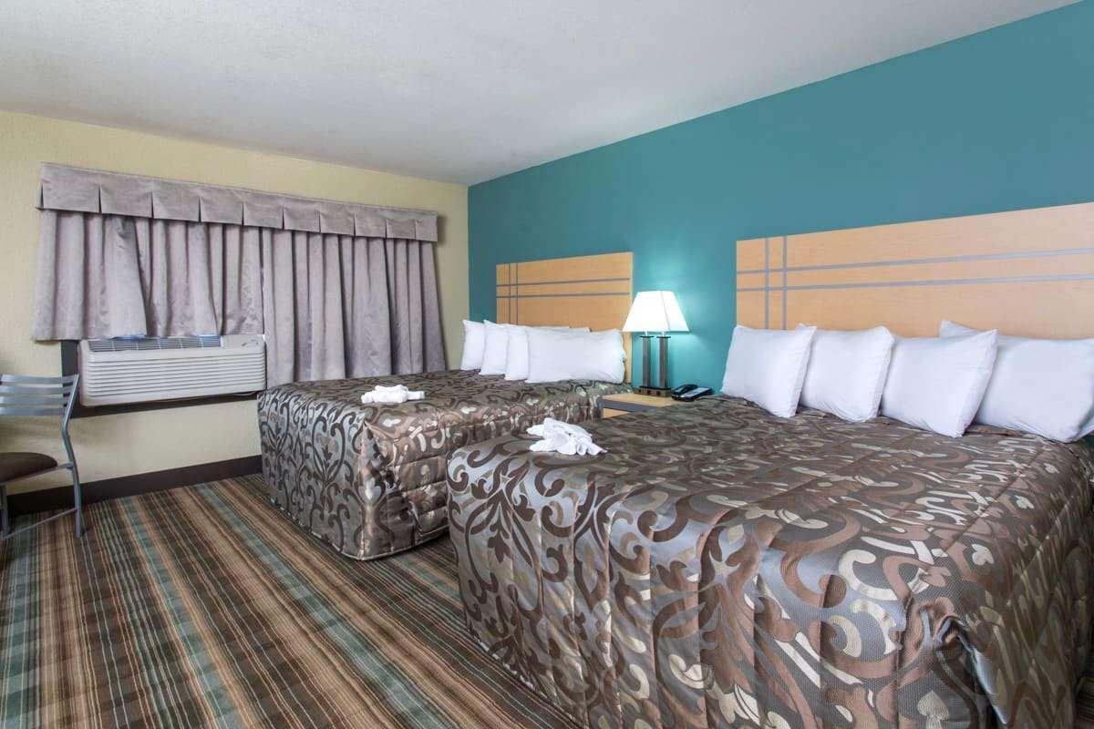 Ramada By Wyndham Edmonton Yellowhead Nw Extérieur photo