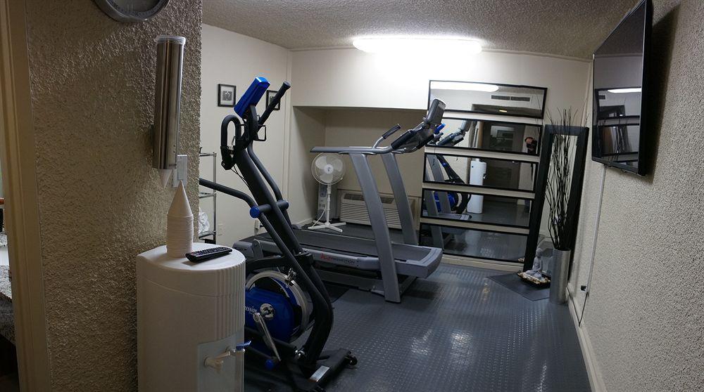 Ramada By Wyndham Edmonton Yellowhead Nw Extérieur photo