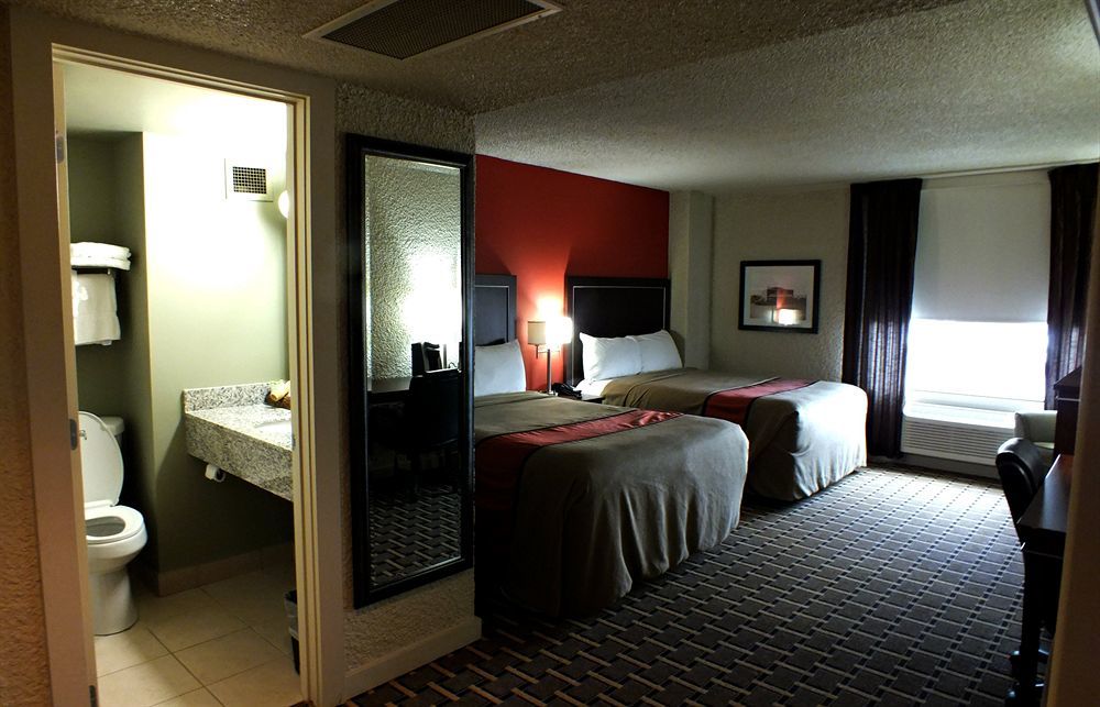 Ramada By Wyndham Edmonton Yellowhead Nw Extérieur photo