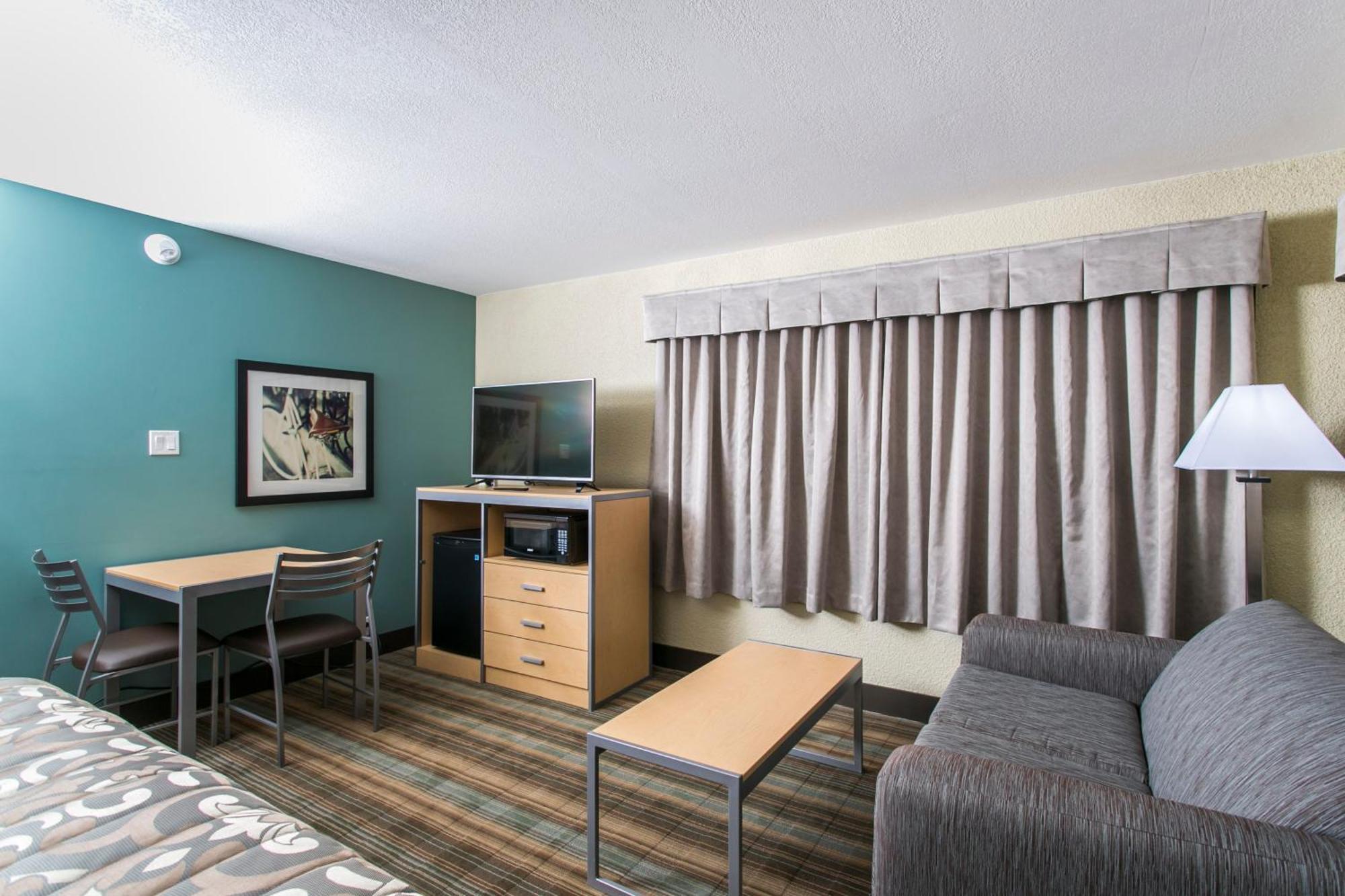 Ramada By Wyndham Edmonton Yellowhead Nw Extérieur photo