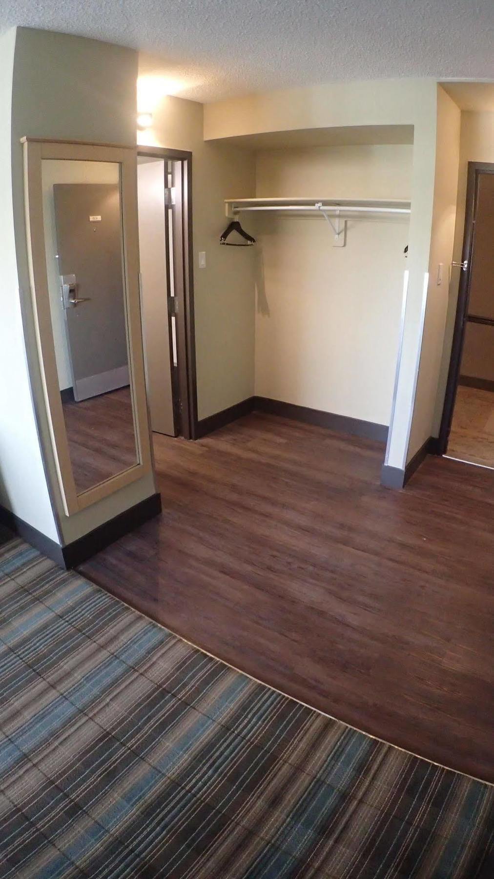 Ramada By Wyndham Edmonton Yellowhead Nw Extérieur photo