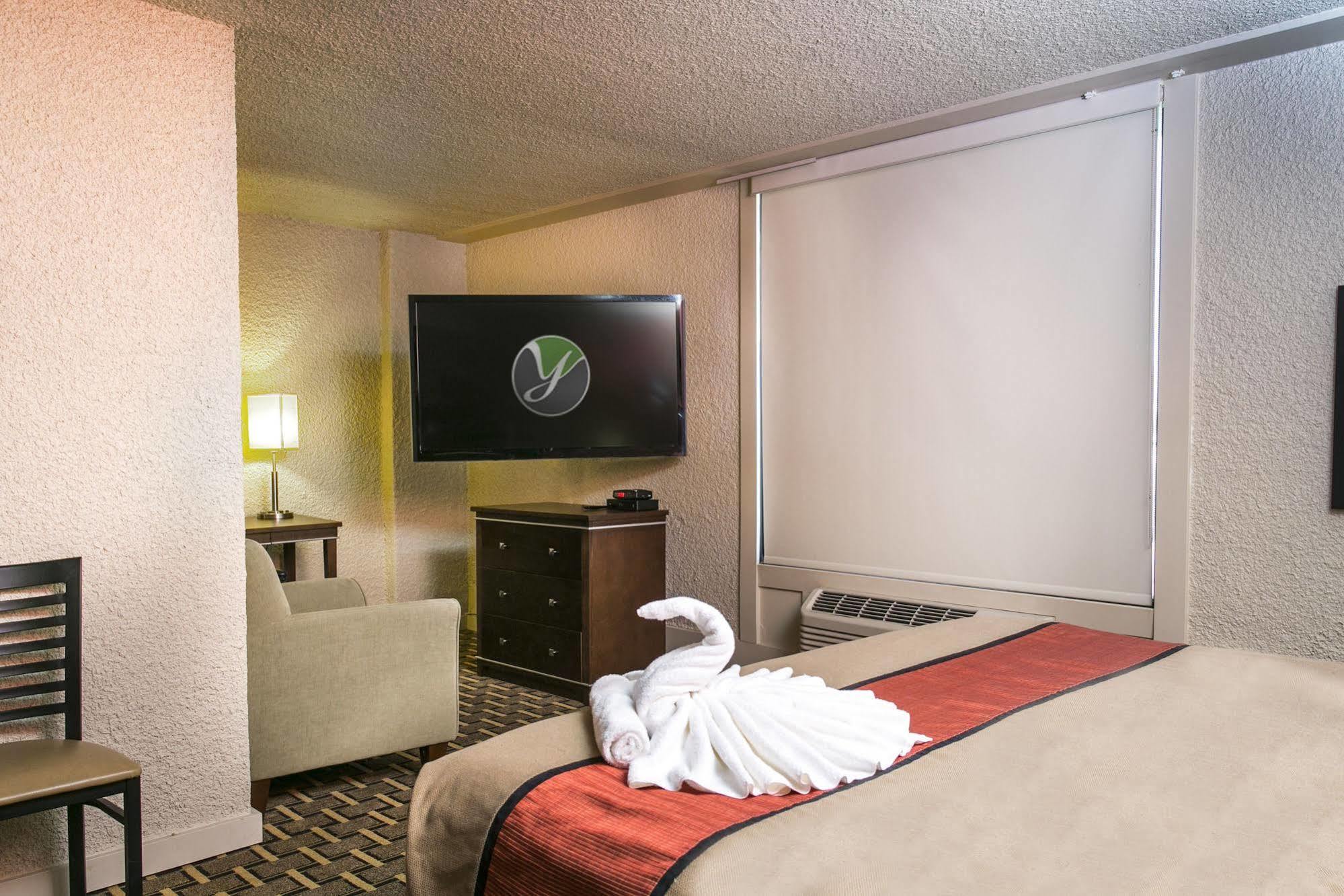 Ramada By Wyndham Edmonton Yellowhead Nw Extérieur photo
