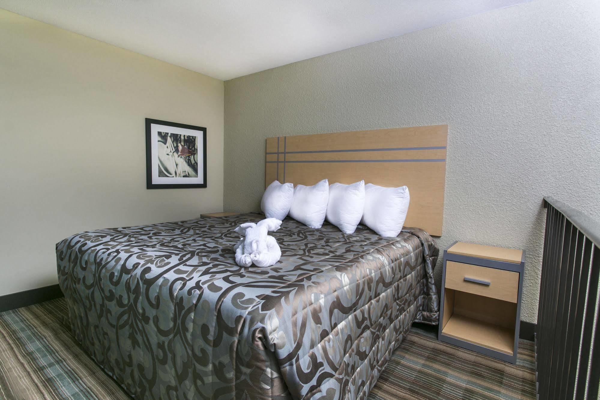 Ramada By Wyndham Edmonton Yellowhead Nw Extérieur photo