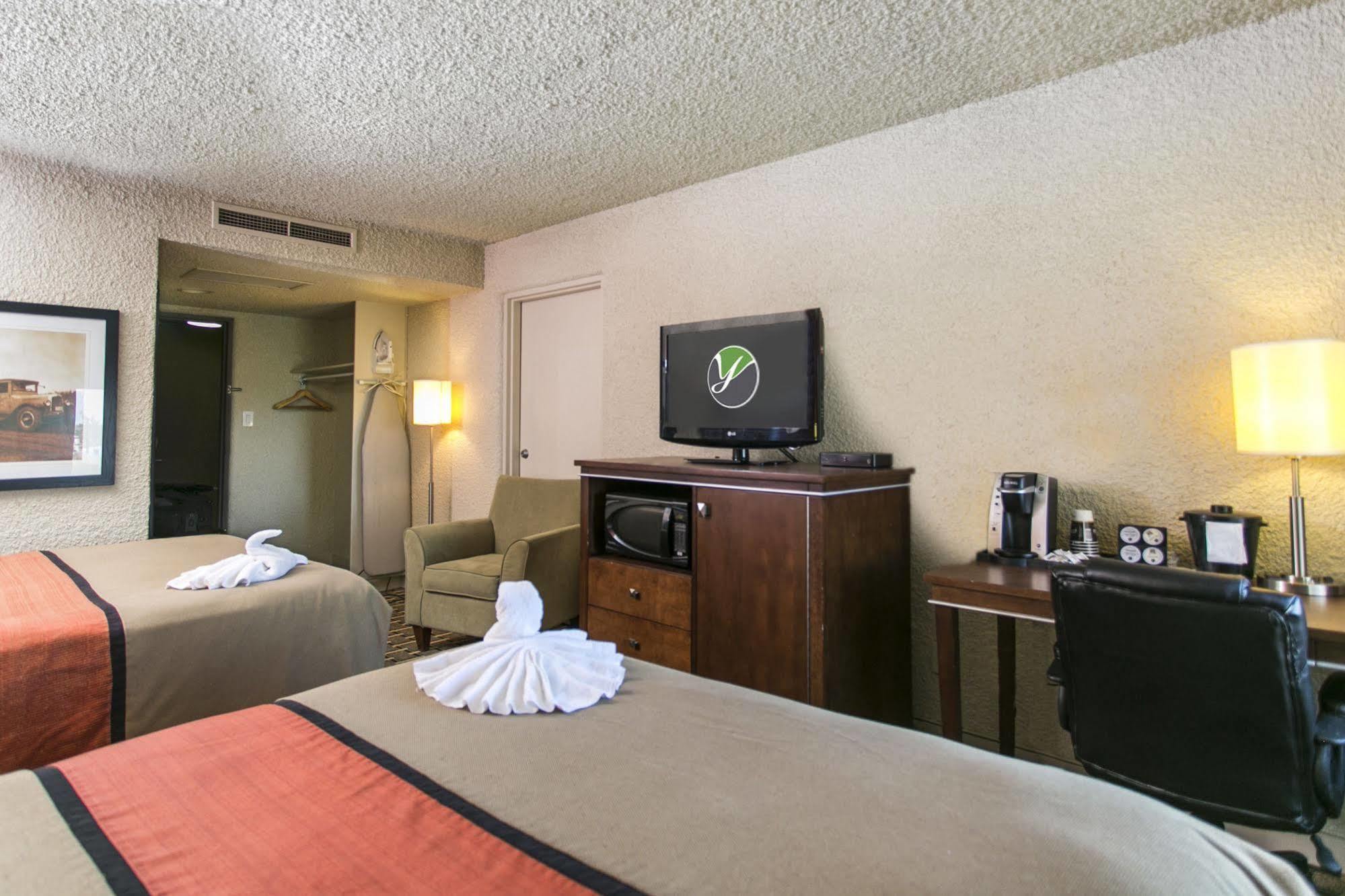 Ramada By Wyndham Edmonton Yellowhead Nw Extérieur photo