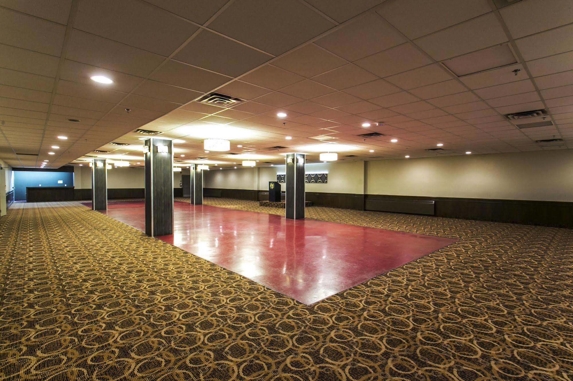 Ramada By Wyndham Edmonton Yellowhead Nw Extérieur photo