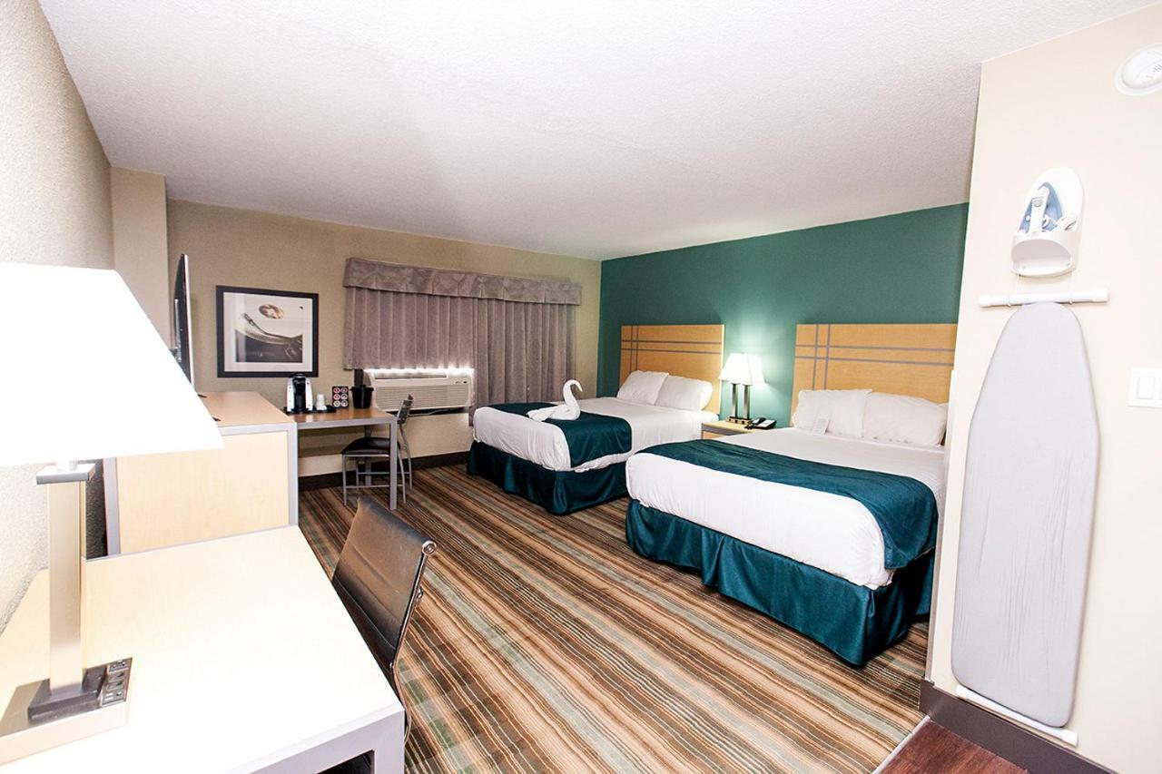 Ramada By Wyndham Edmonton Yellowhead Nw Extérieur photo