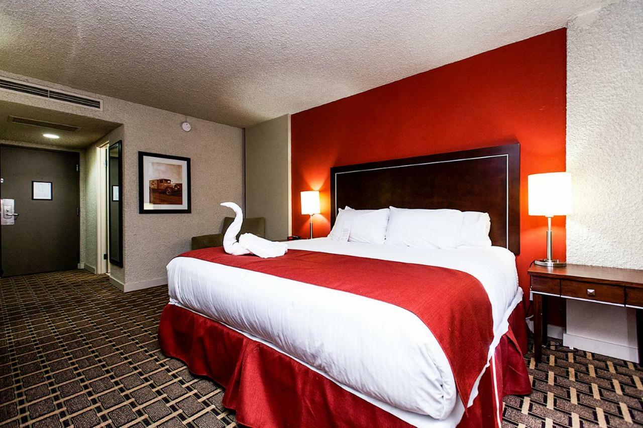Ramada By Wyndham Edmonton Yellowhead Nw Extérieur photo