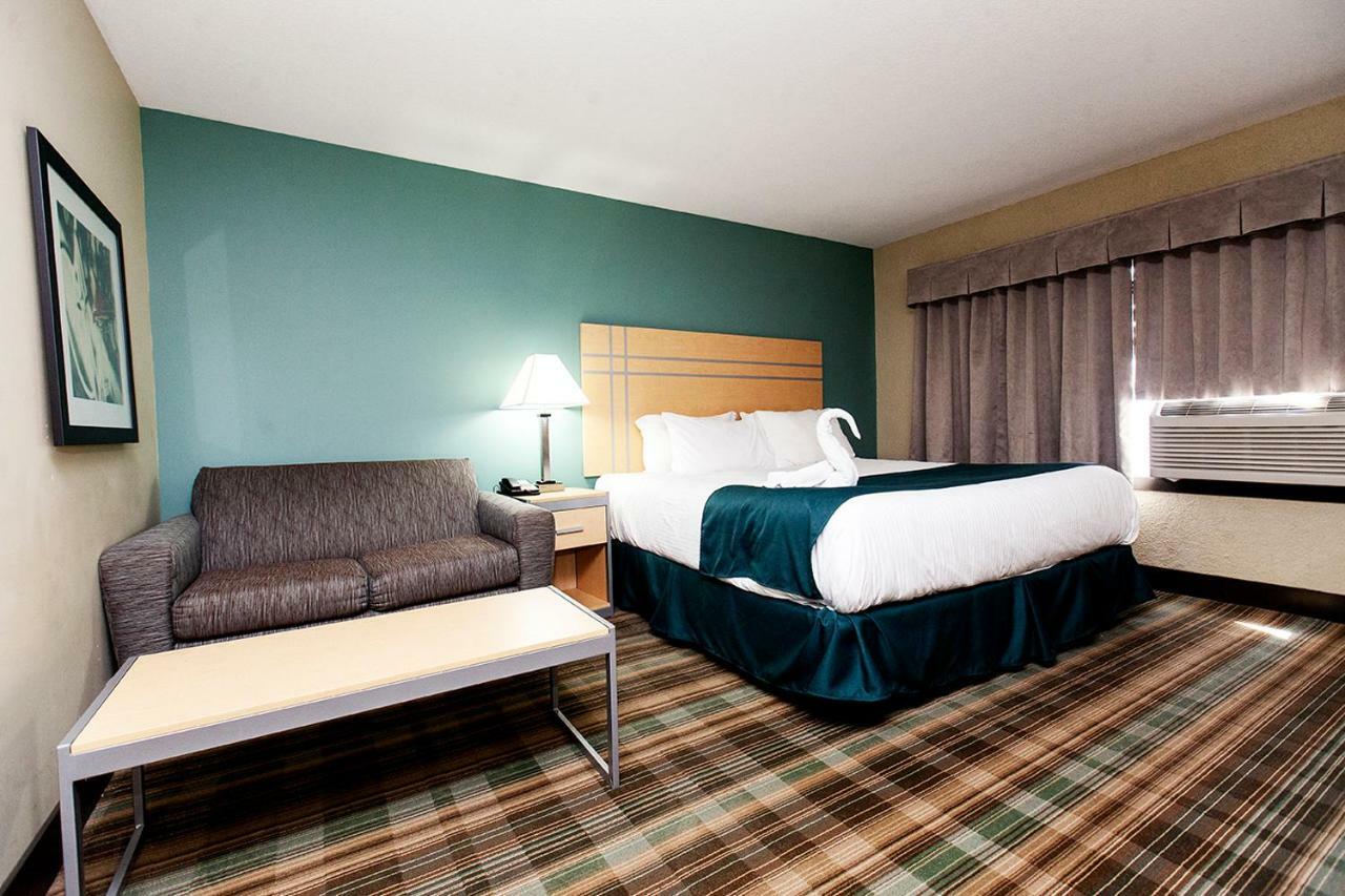 Ramada By Wyndham Edmonton Yellowhead Nw Extérieur photo